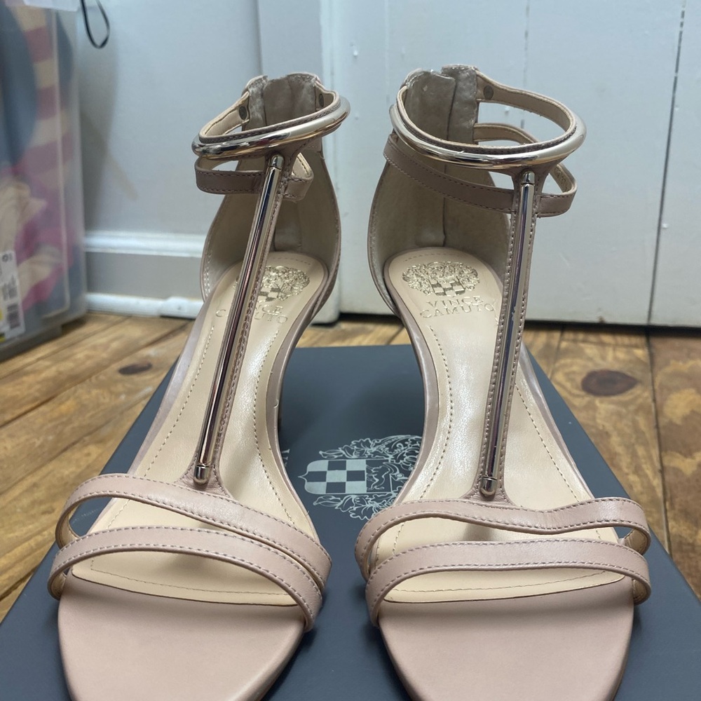 Vince Camuto Women's Tan Strappy Sandals EUC
